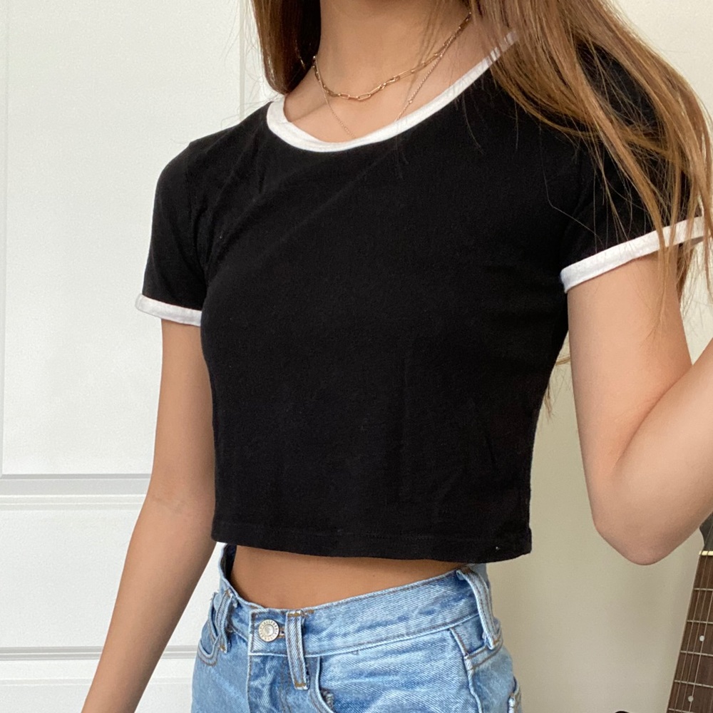 black cropped tee - Picture 3 of 3